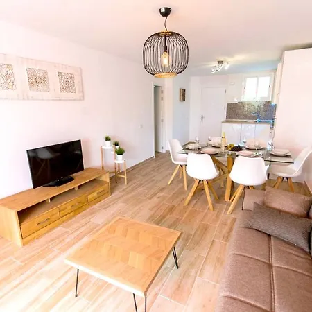 Apartment 2 Bedrooms At Playa De La Americas 200 M Away From The With View Balcony And Wifi *