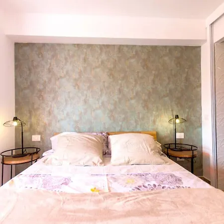 2 Bedrooms At Playa De La Americas 200 M Away From The With View Balcony And Wifi *